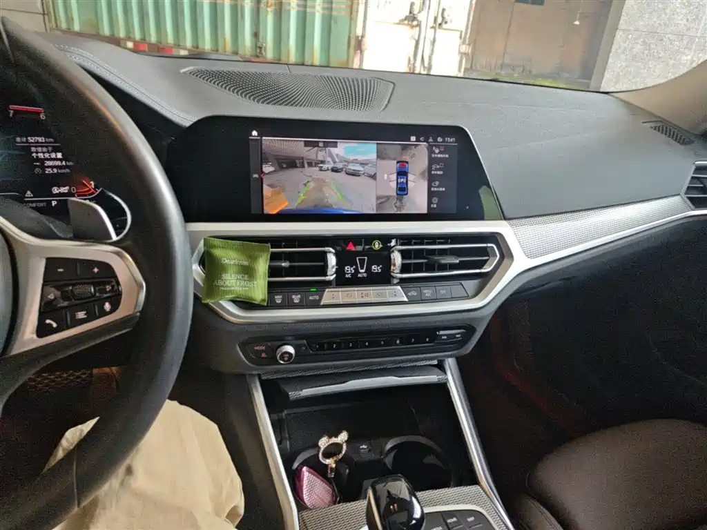 BMW 3 Series 2019 — фото 13