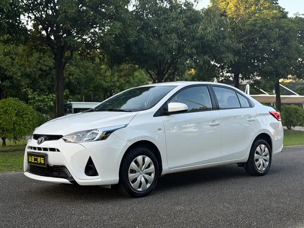 Toyota Yaris L 2022
