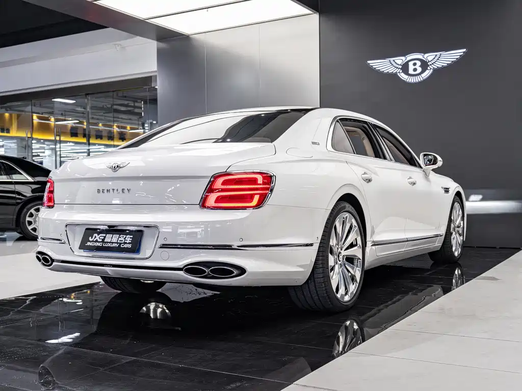 Bentley Flying Spur 2025 — фото 16
