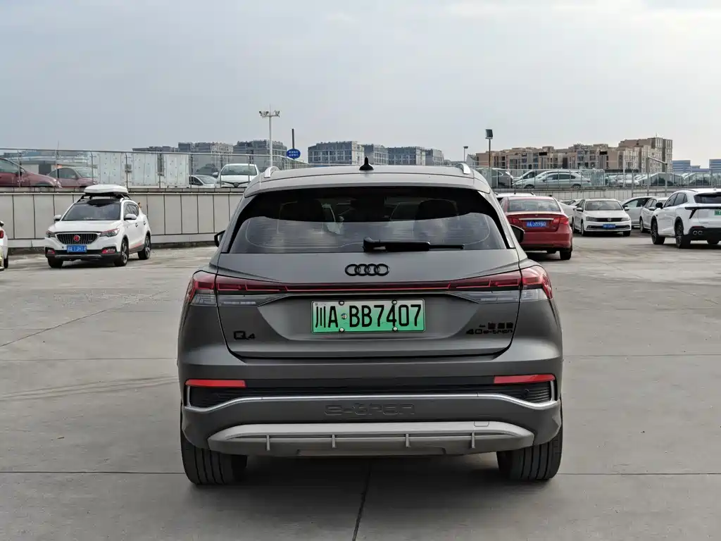 Audi Q4 e-tron 2024 — фото 5