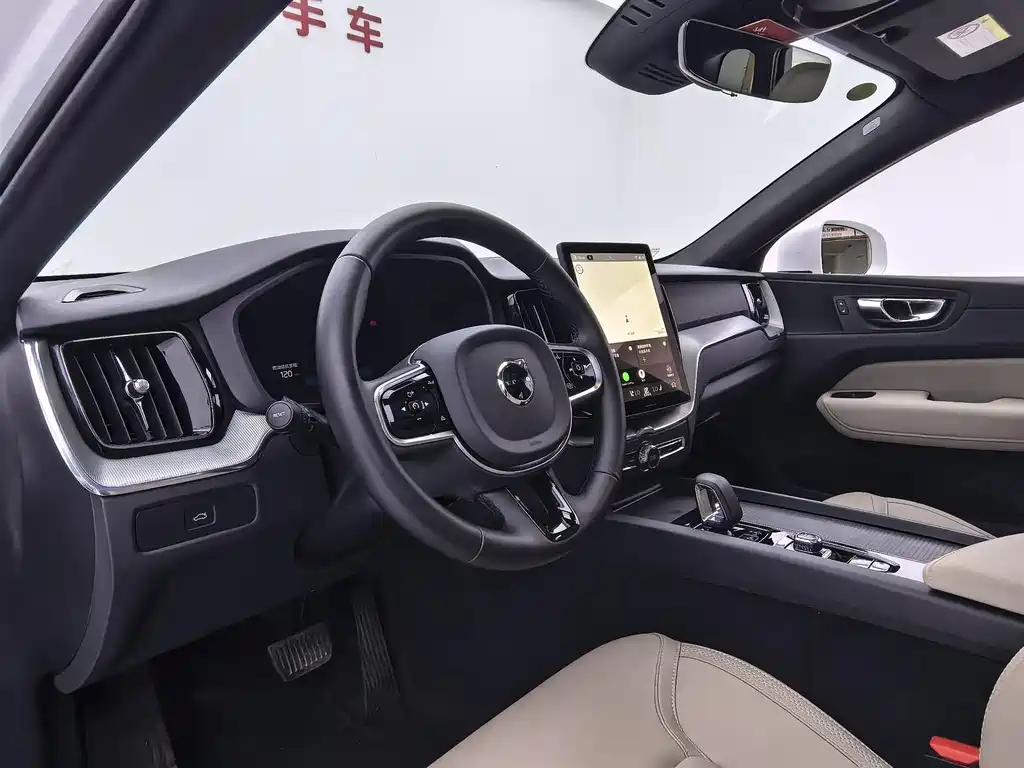 Volvo XC60 2025 — фото 12