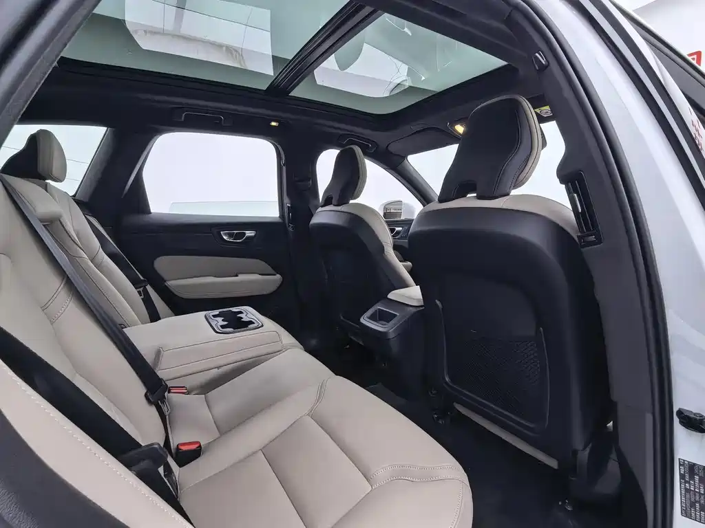 Volvo XC60 2025 — фото 13