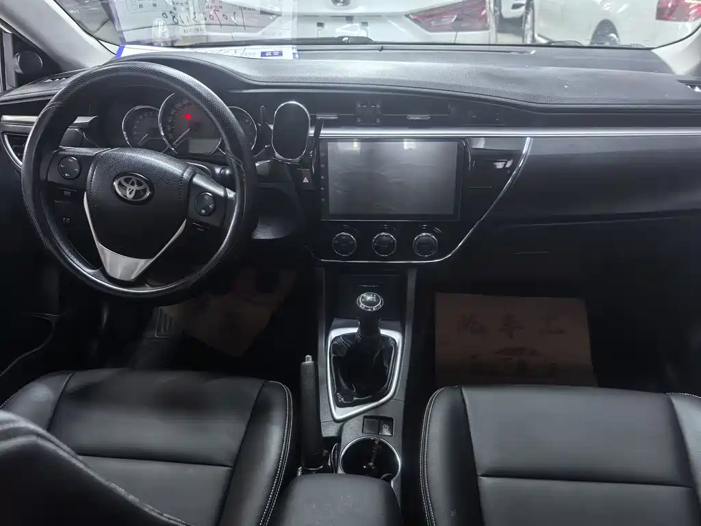 Toyota Corolla 2017 — фото 12