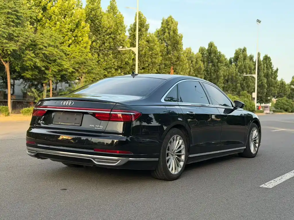 Audi A8 2018 — фото 9