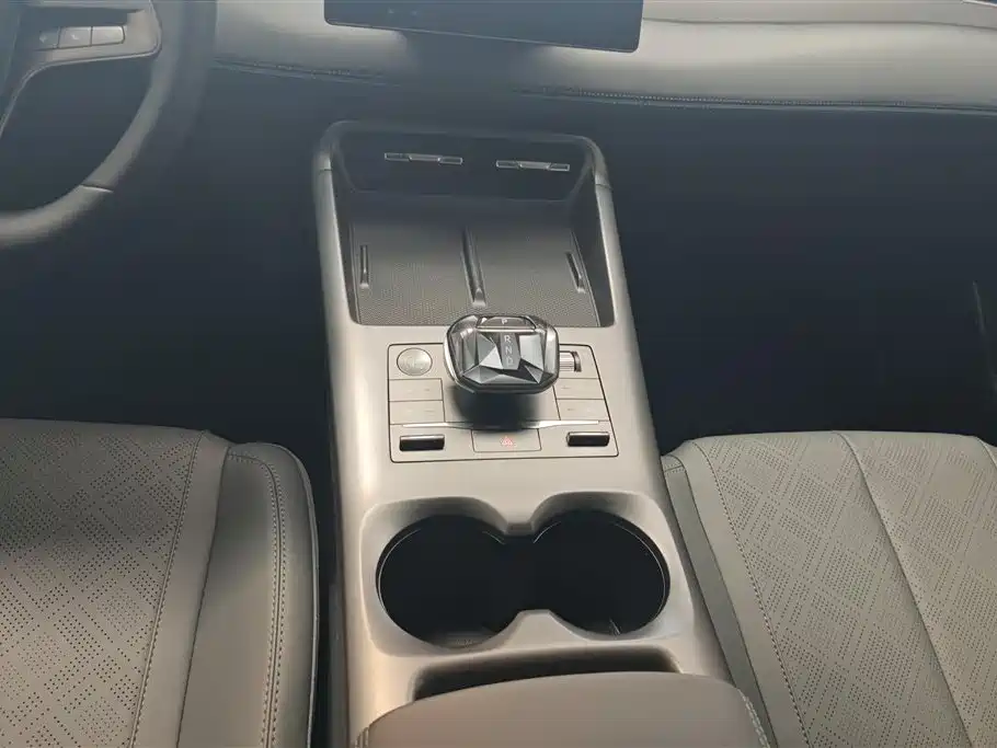 BYD Qin PLUS 2025 — фото 16