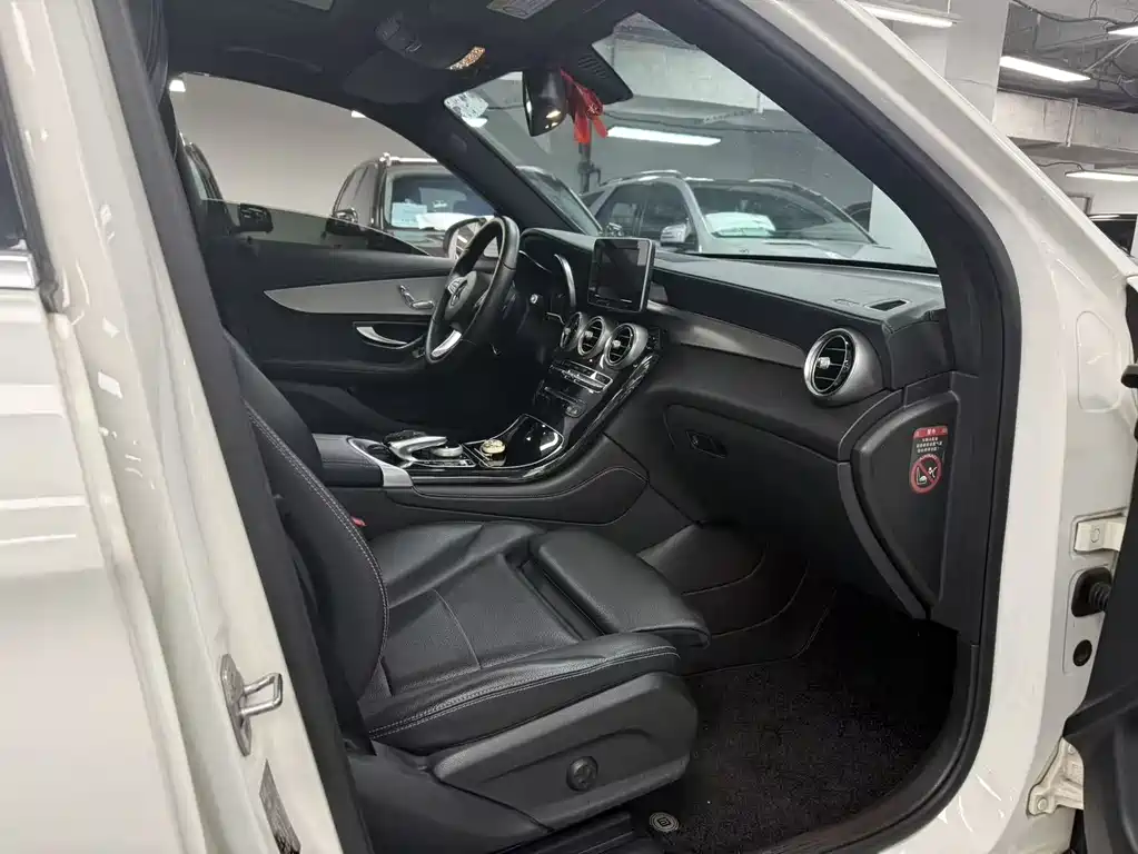 Mercedes-Benz GLC 2016 — фото 12