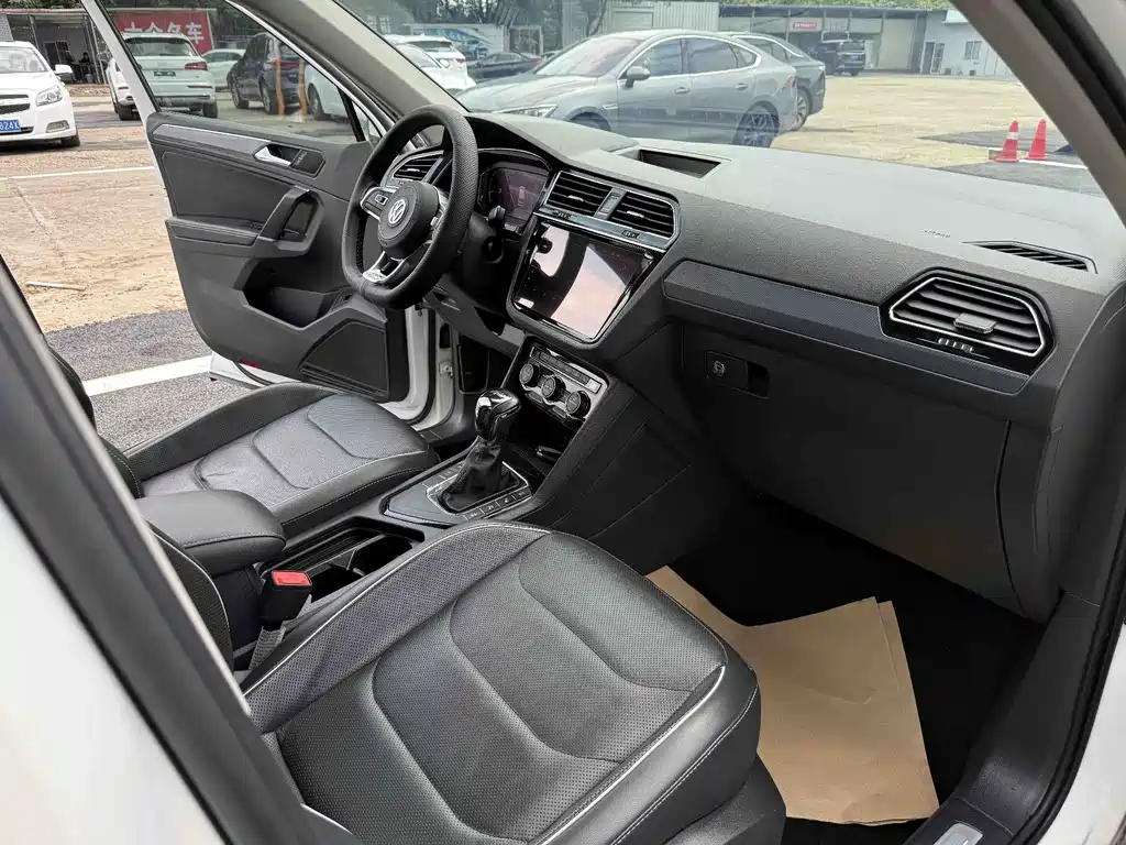 Volkswagen Tiguan L 2020 — фото 10