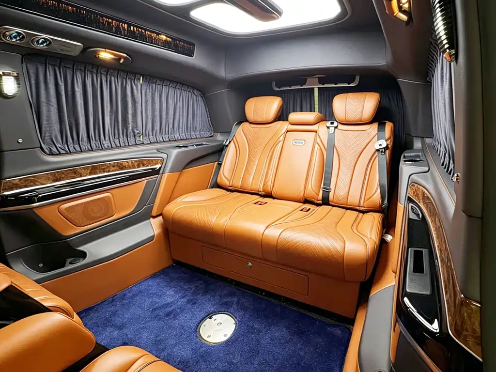 Mercedes-Benz V-Class 2023 — фото 11