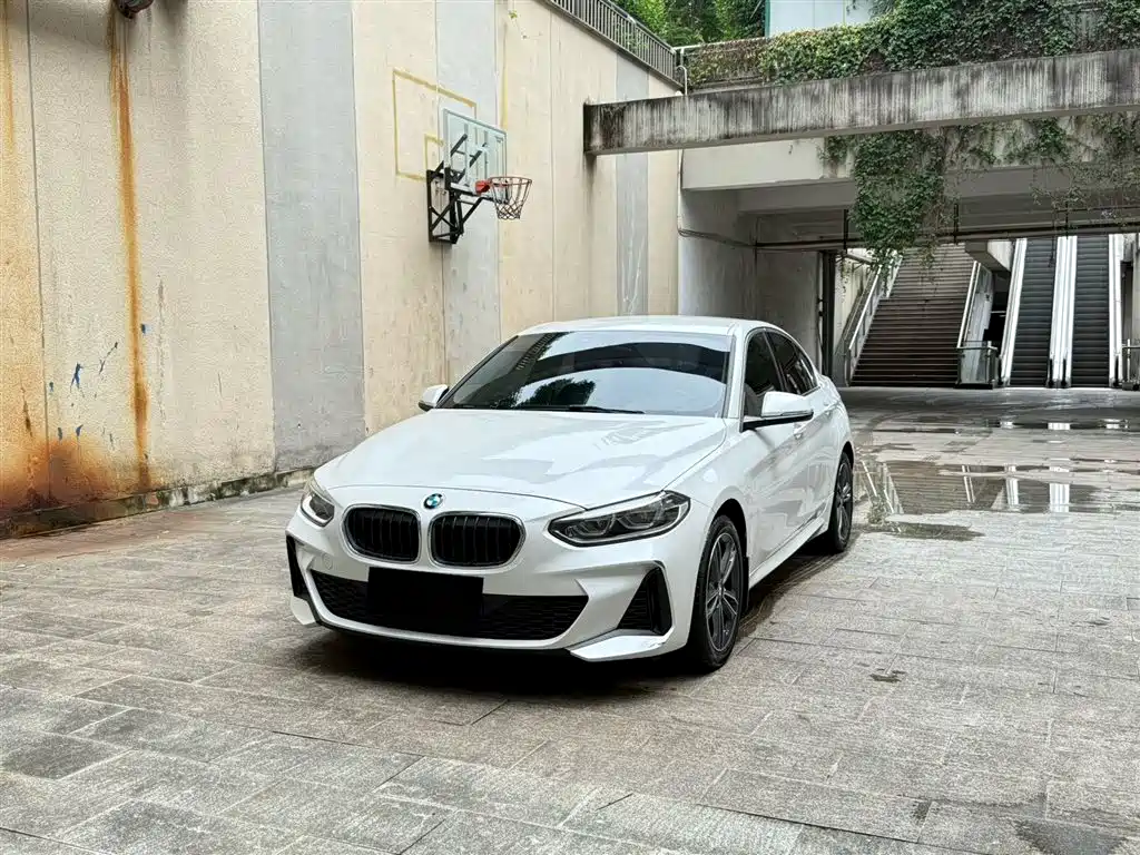 BMW 1 Series 2021 — фото 1