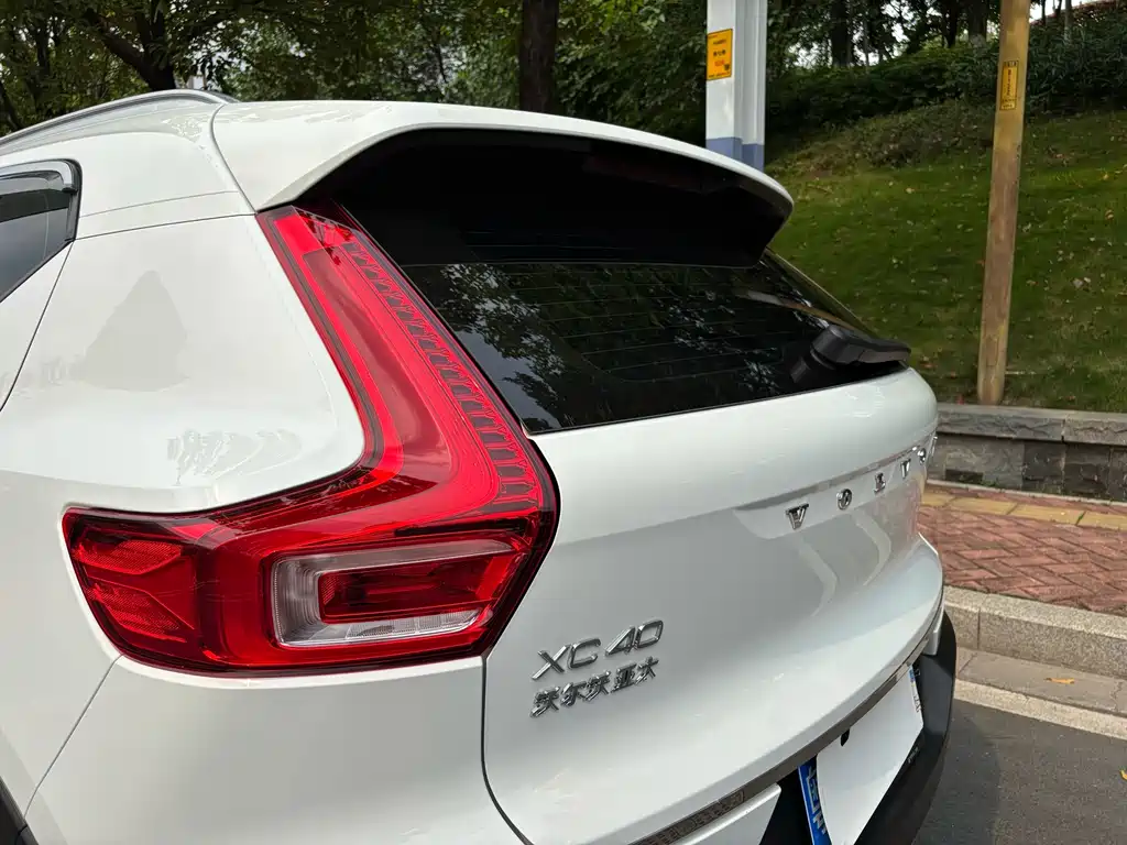 Volvo XC40 2021 — фото 32
