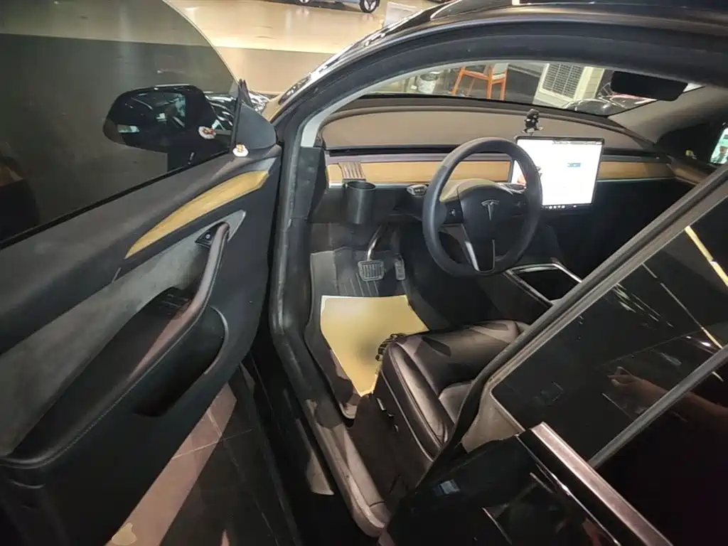 Tesla Model Y 2022 — фото 16