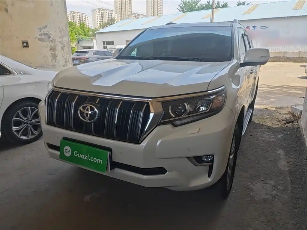 Toyota Prado 2019 — фото 1