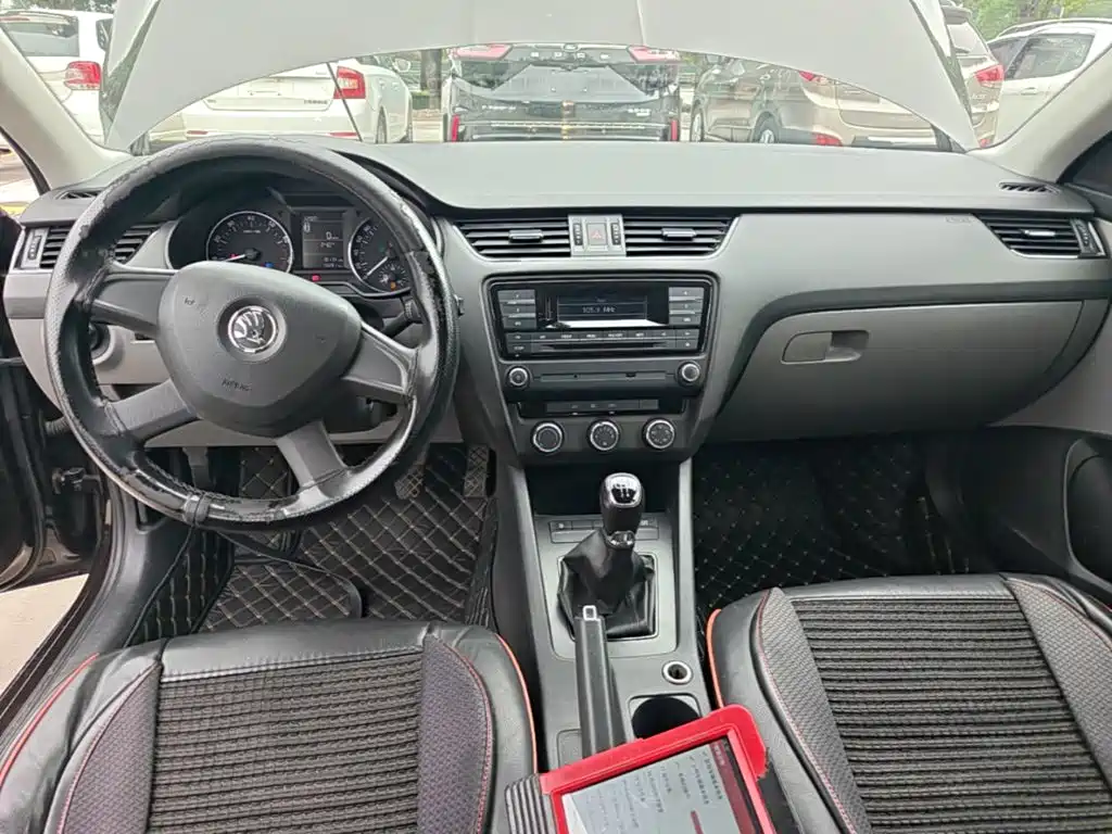 Skoda Octavia 2015 — фото 10