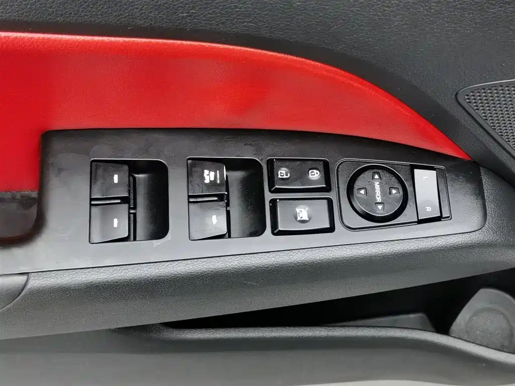 Hyundai Elantra 2017 — фото 9