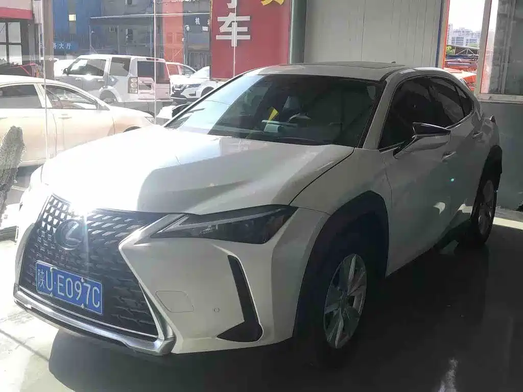 Lexus UX 2023