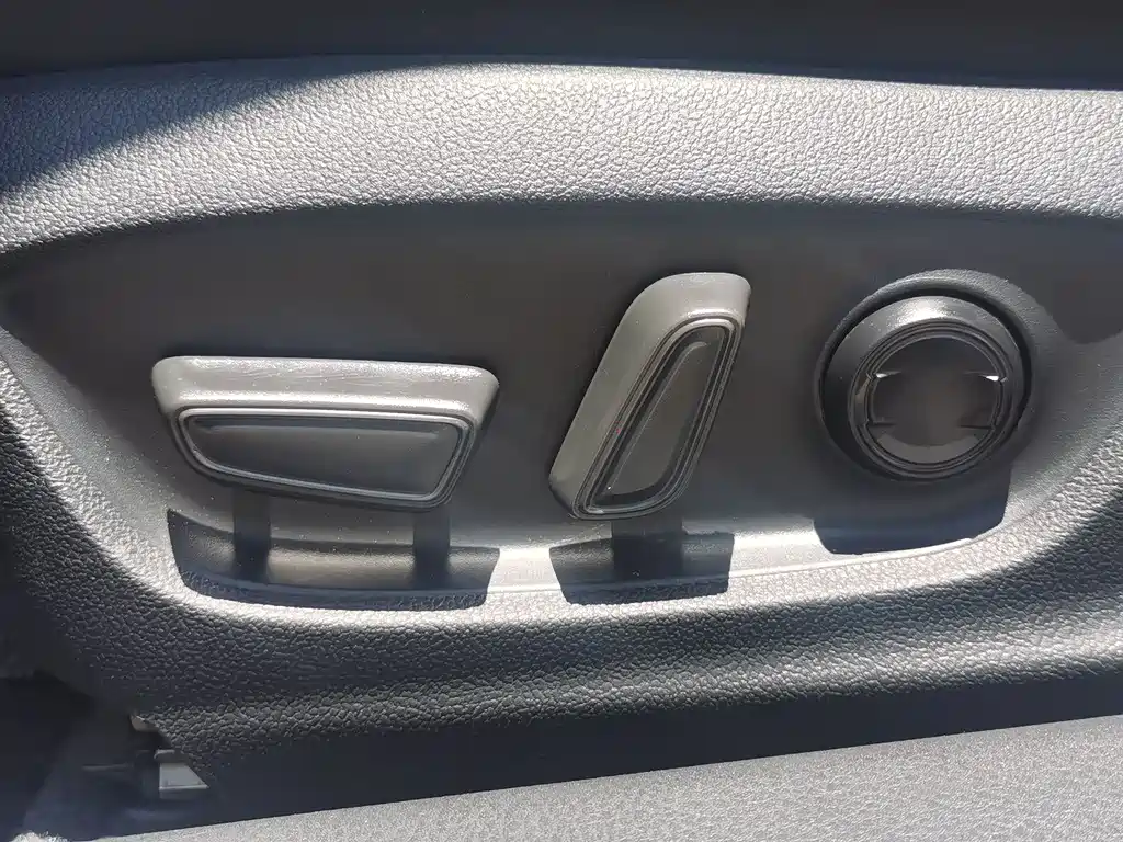 Toyota Avalon 2023 — фото 17