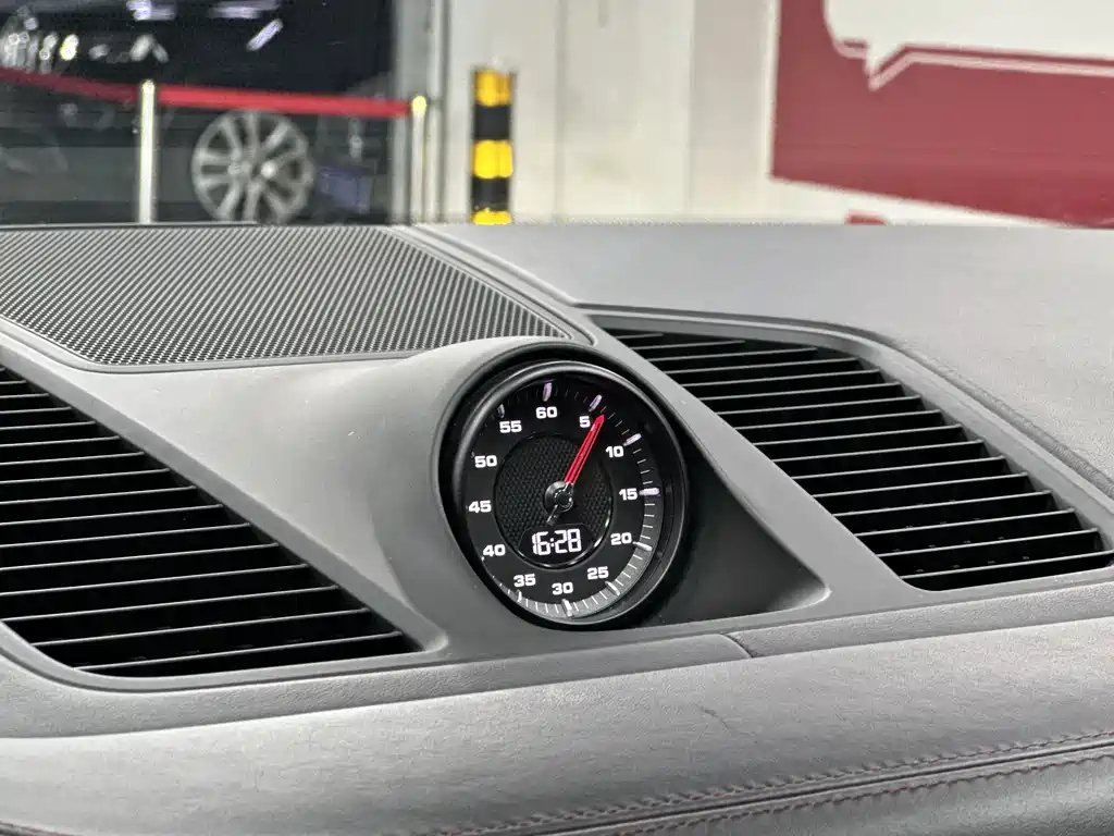Porsche Cayenne 2020 — фото 16
