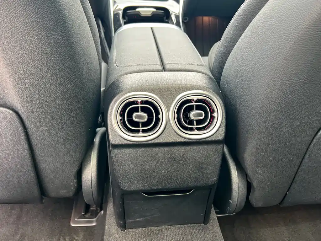 Mercedes-Benz C-Class 2023 — фото 12