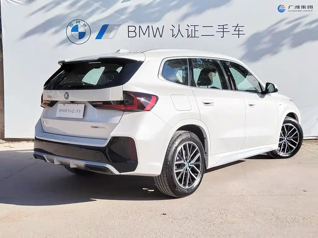 BMW iX1 2025