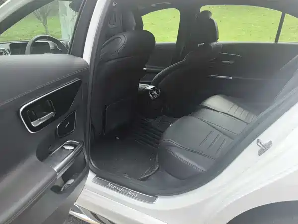 Mercedes-Benz C-Class 2024