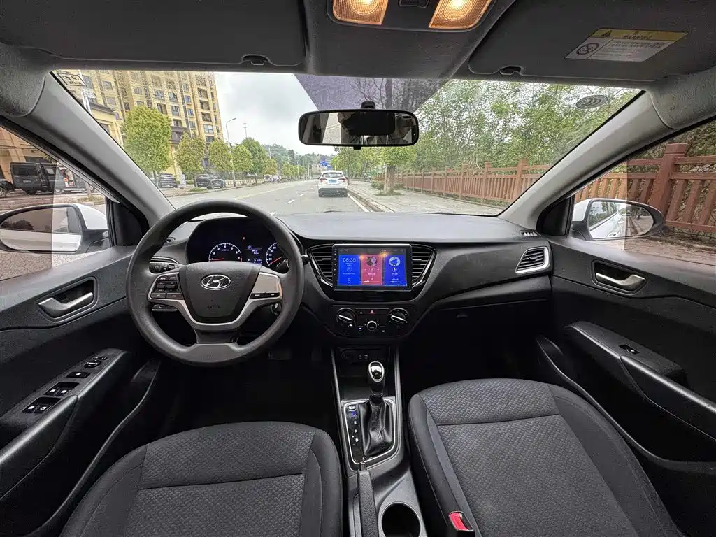 Hyundai Verna 2017 — фото 13
