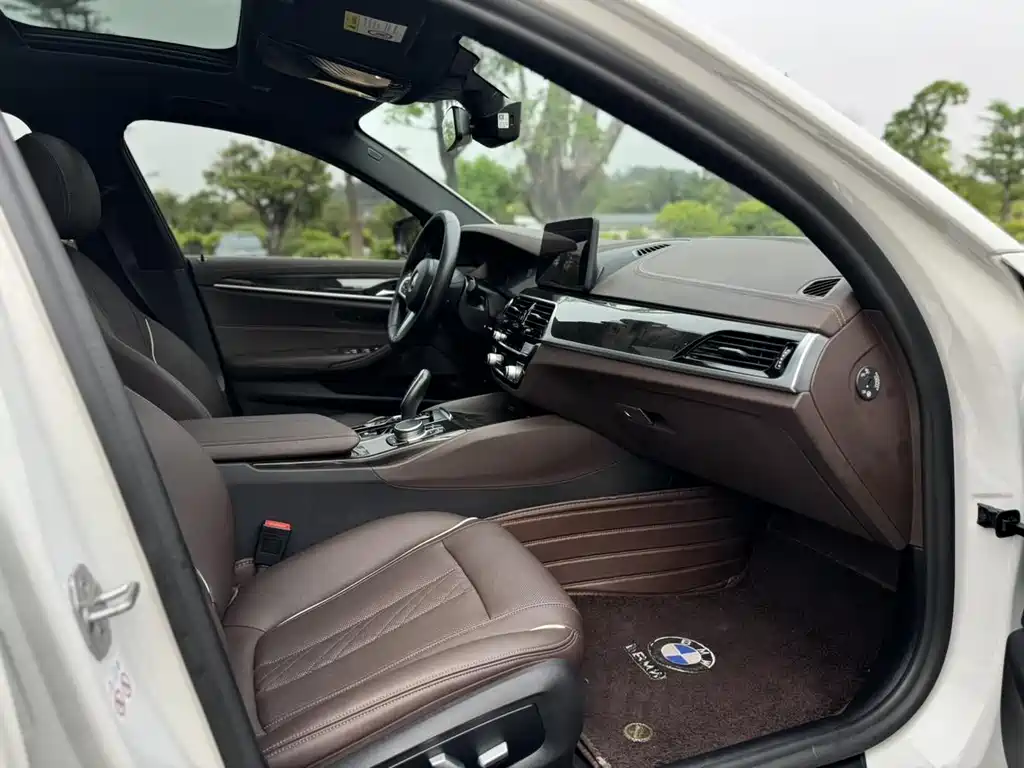 BMW 5 Series New Energy 2021 — фото 10