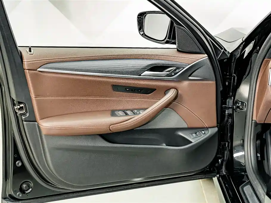 BMW 5 Series New Energy 2021 — фото 16