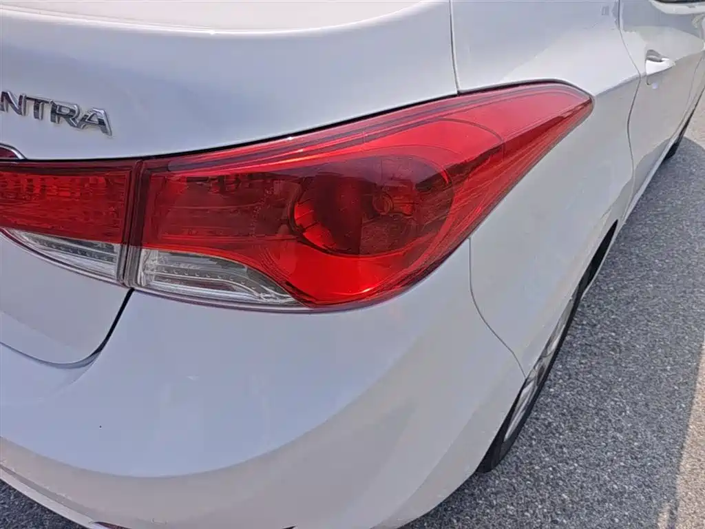Hyundai Elantra Langdong 2016 — фото 8