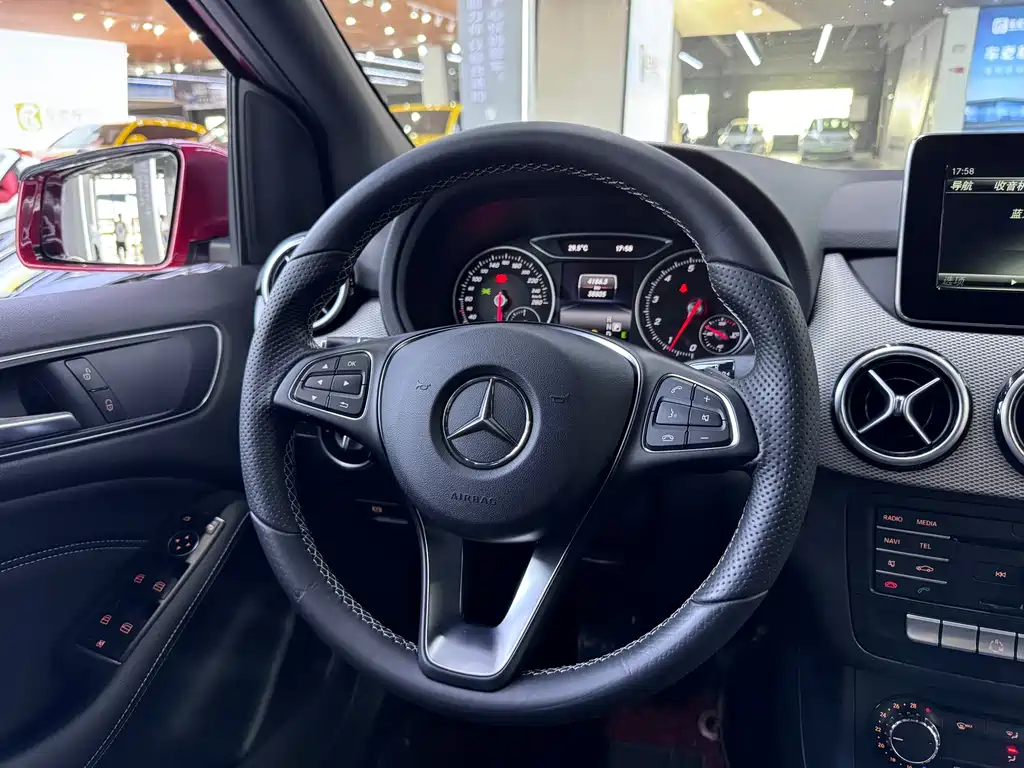 Mercedes-Benz B-Class 2015 — фото 11