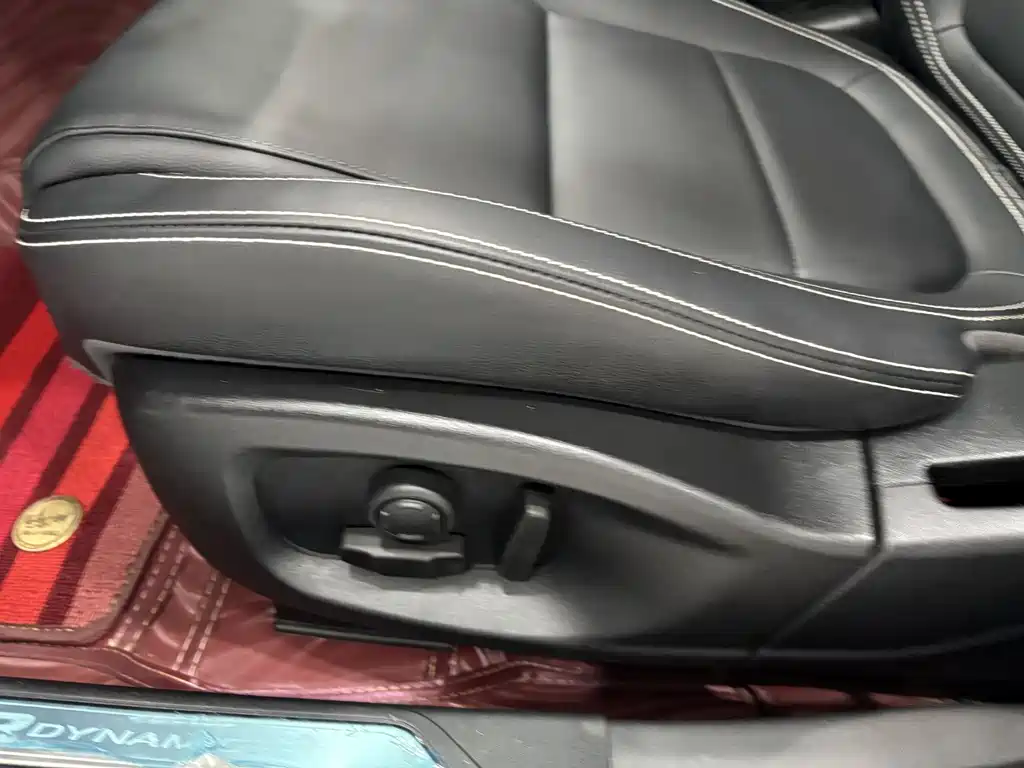 Jaguar XEL 2023 — фото 12