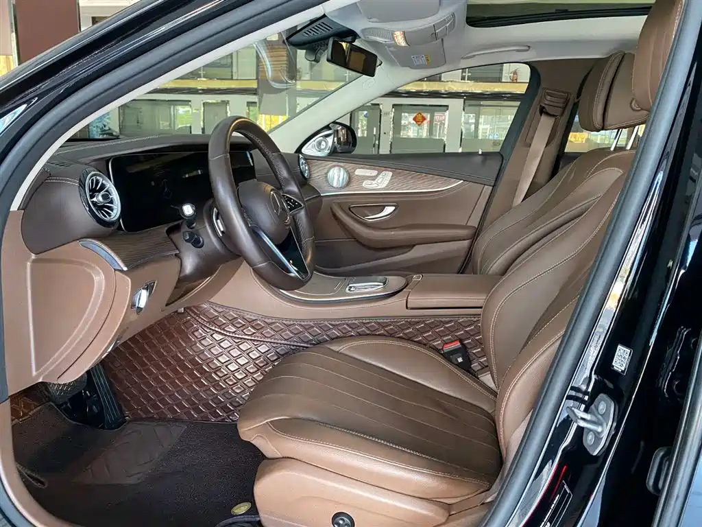 Mercedes-Benz E-Class 2023 — фото 13