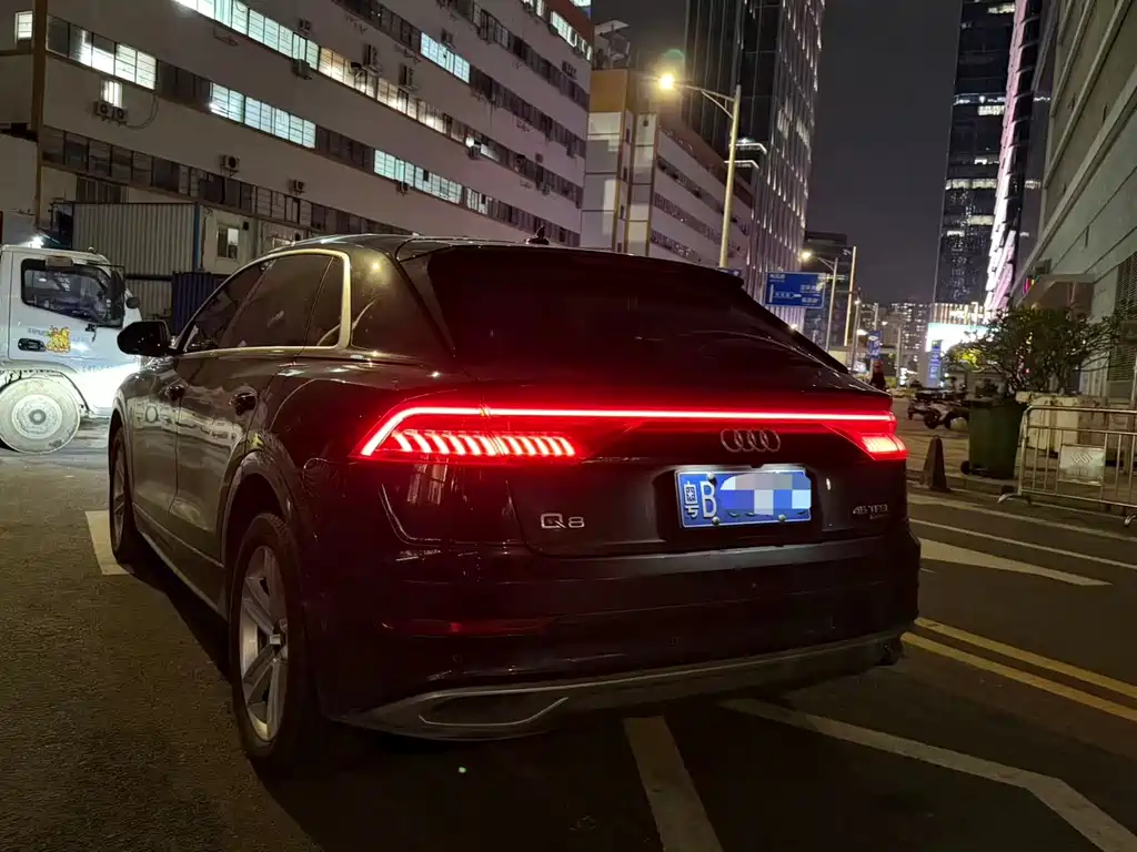 Audi Q8 2021 — фото 10
