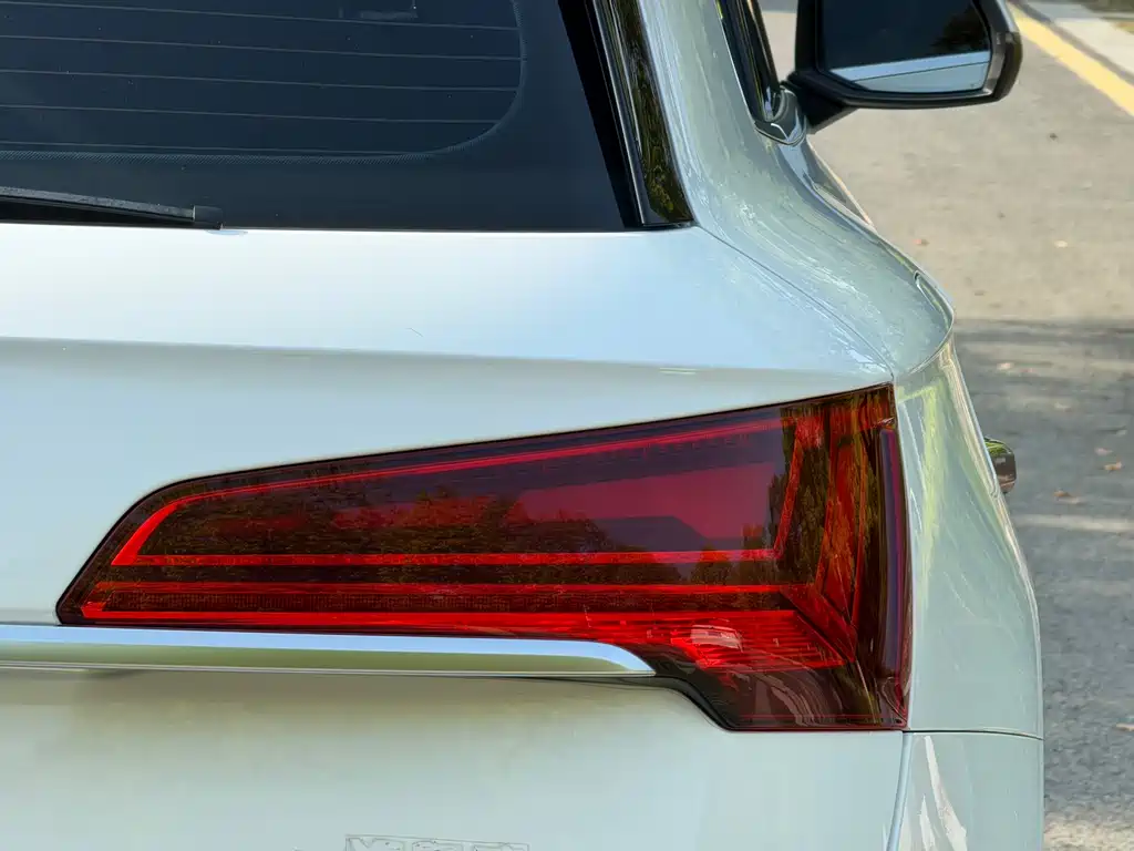 Audi Q5L 2022 — фото 10