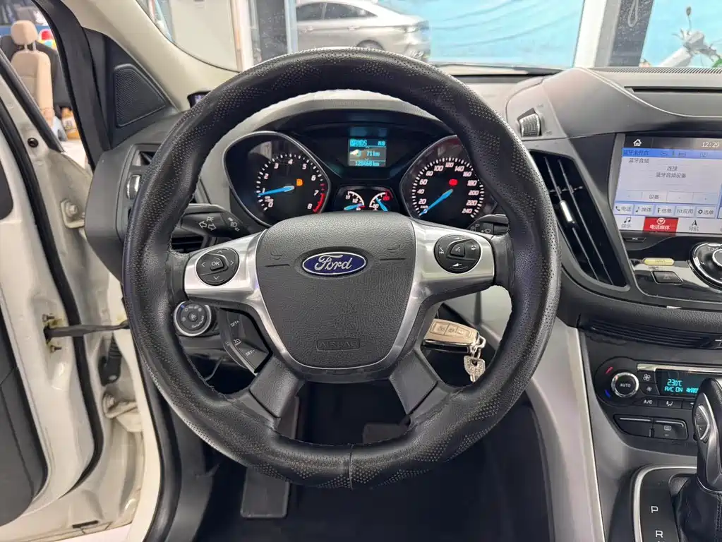 Ford Kuga 2016 — фото 11