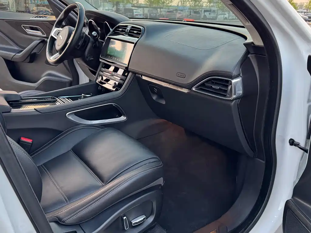 Jaguar F-PACE 2021 — фото 13