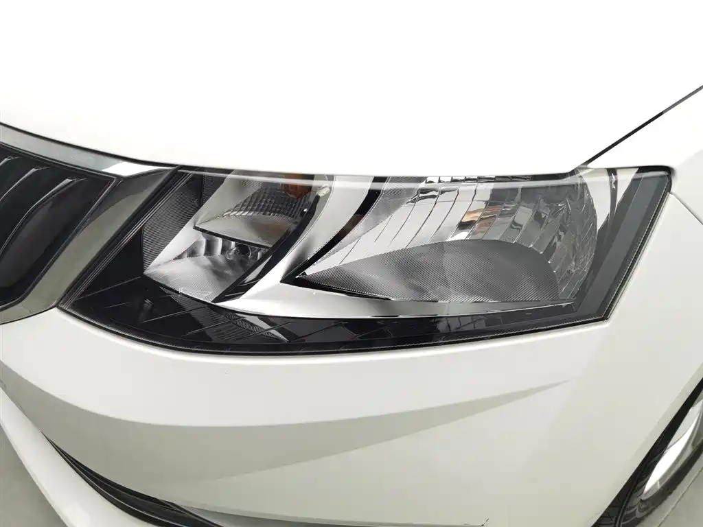 Skoda Rapid 2018 — фото 7