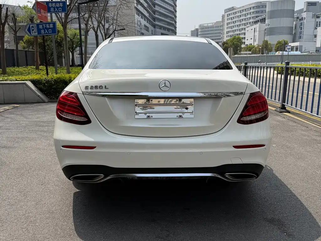 Mercedes-Benz E-Class 2019 — фото 12