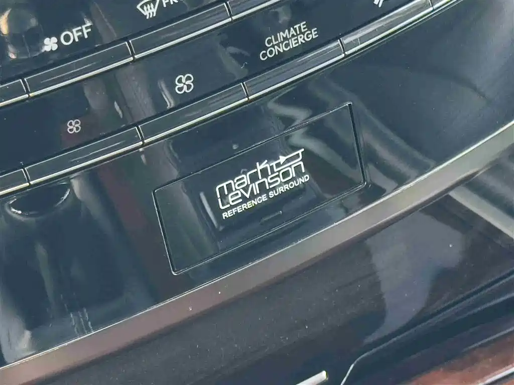 Lexus LX 2017 — фото 16