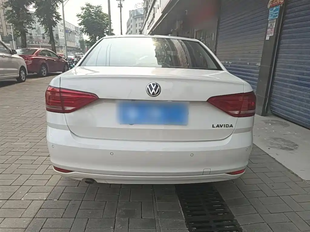 Volkswagen Lavida 2015 — фото 6