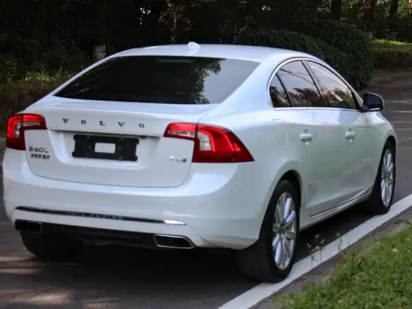 Volvo S60 Plug-In Hybrid 2015