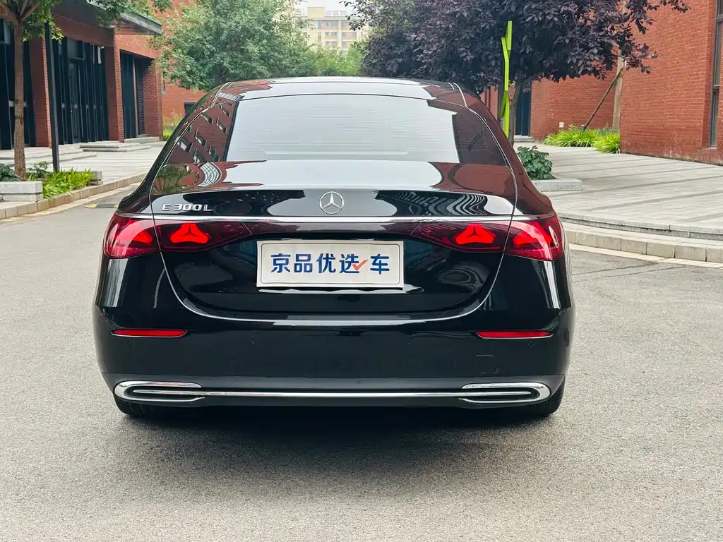 Mercedes-Benz E-Class 2024
