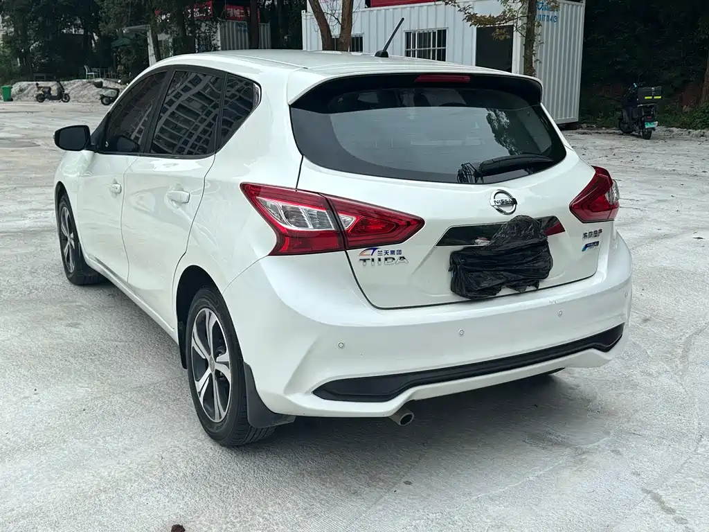 Nissan Tiida 2017 — фото 9
