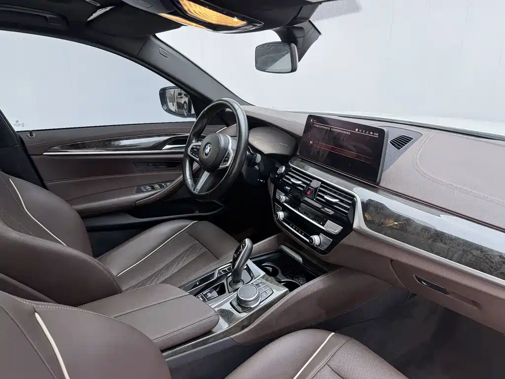 BMW 5 Series 2021 — фото 15