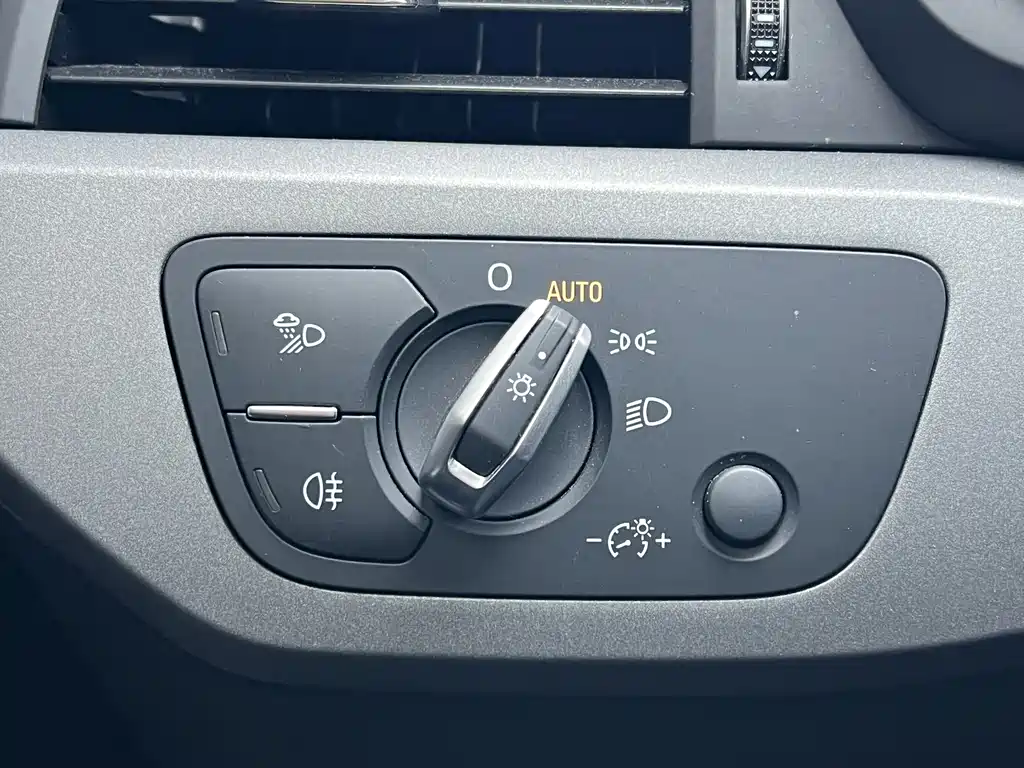 Audi A4L 2018 — фото 11