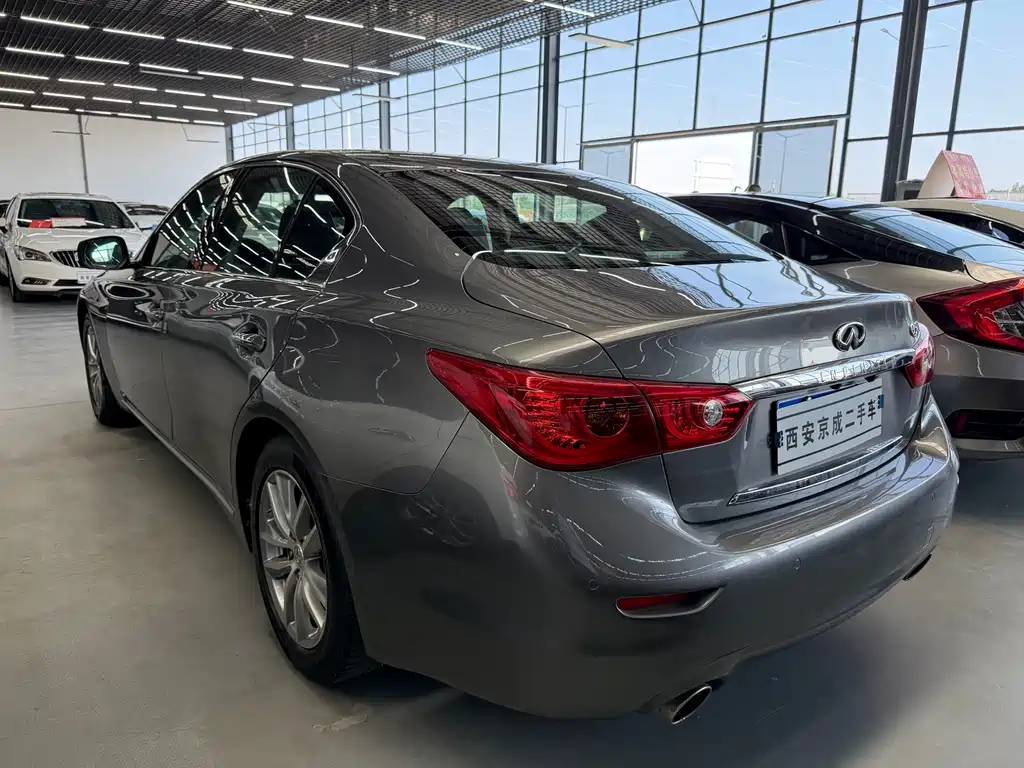 Infiniti Q50L 2017 — фото 17
