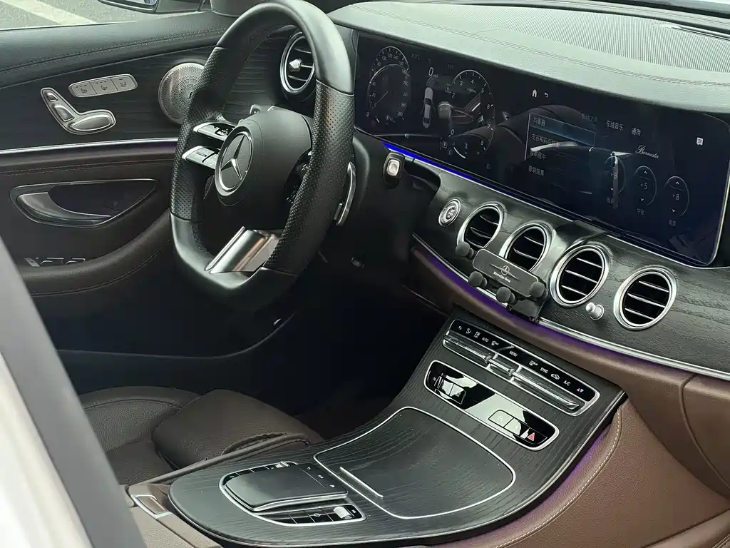 Mercedes-Benz E-Class 2022 — фото 11