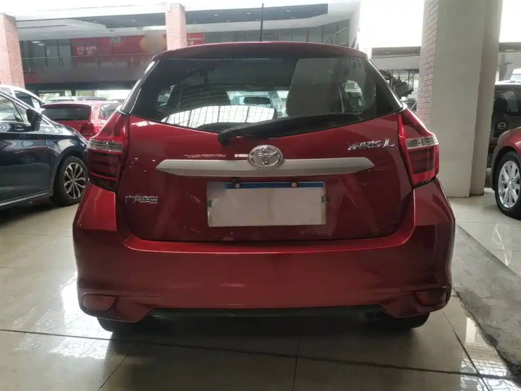 Toyota Yaris L 2017 — фото 6