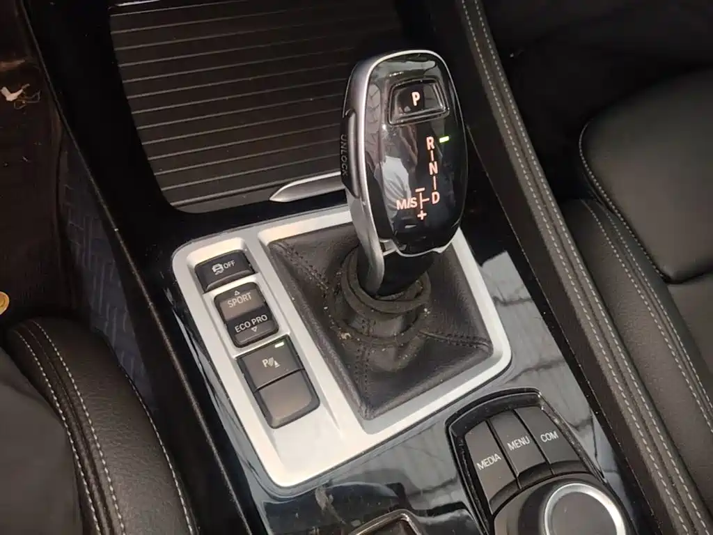 BMW 1 Series 2019 — фото 14