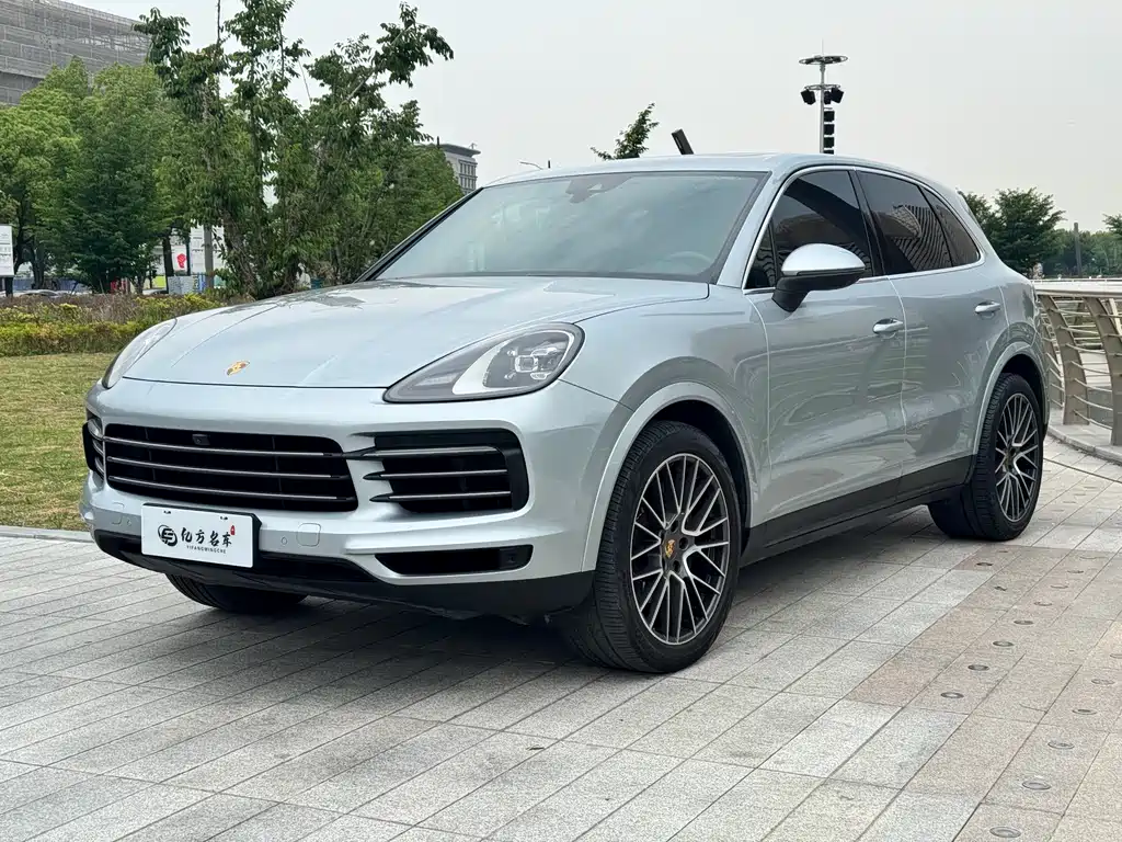 Porsche Cayenne 2020 — фото 1