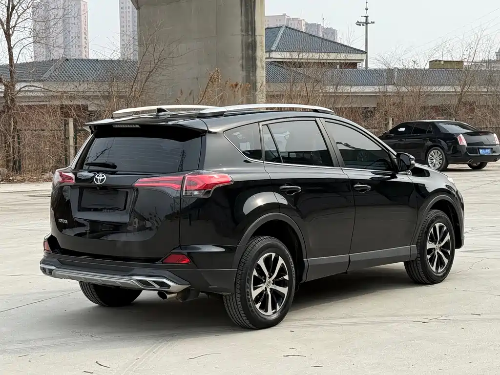 Toyota RAV4 2017 — фото 6